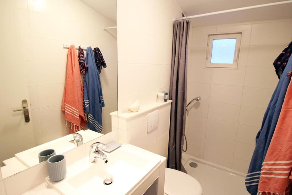 Le Clos Des Flots - La Plage ลาฟร็อตต์ ภายนอก รูปภาพ
